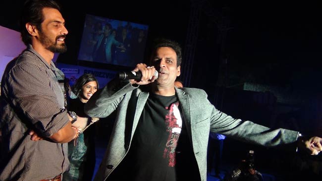 Exclusive: फिल्‍म 'चक्रव्‍यूह' के प्रमोशन में जुटी पूरी टीम