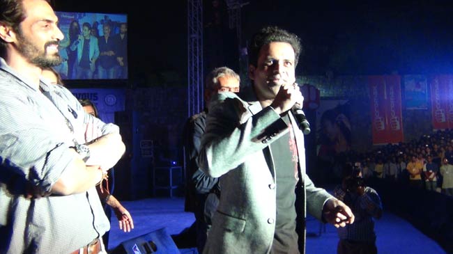 Exclusive: फिल्‍म 'चक्रव्‍यूह' के प्रमोशन में जुटी पूरी टीम