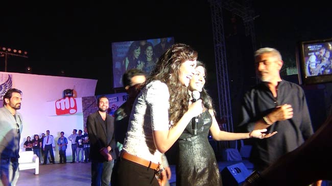 Exclusive: फिल्‍म 'चक्रव्‍यूह' के प्रमोशन में जुटी पूरी टीम