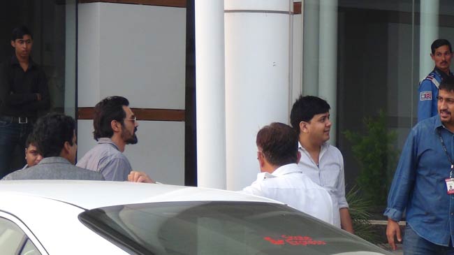 Exclusive: फिल्‍म 'चक्रव्‍यूह' के प्रमोशन में जुटी पूरी टीम