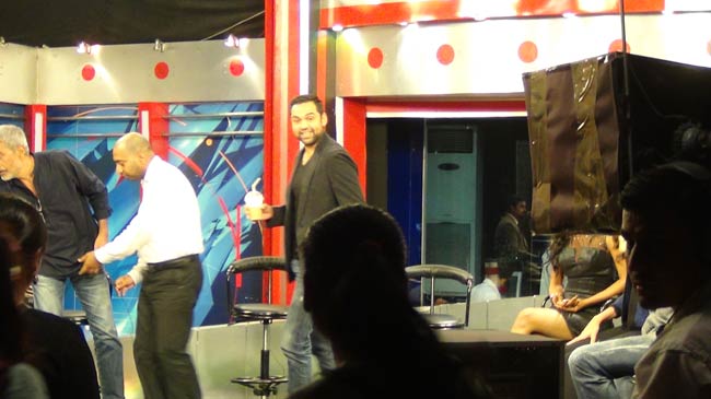 Exclusive: फिल्‍म 'चक्रव्‍यूह' के प्रमोशन में जुटी पूरी टीम