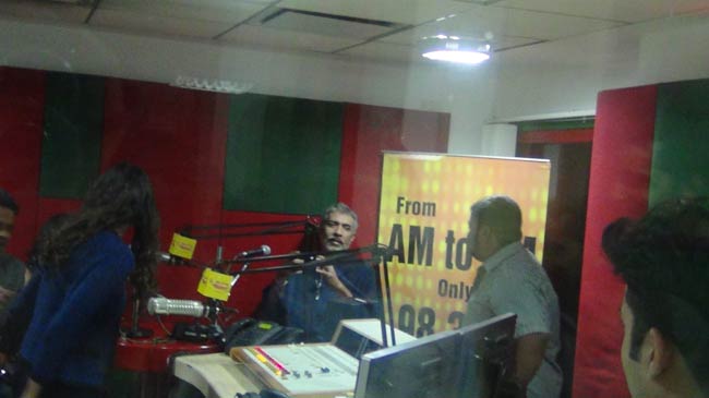 Exclusive: फिल्‍म 'चक्रव्‍यूह' के प्रमोशन में जुटी पूरी टीम