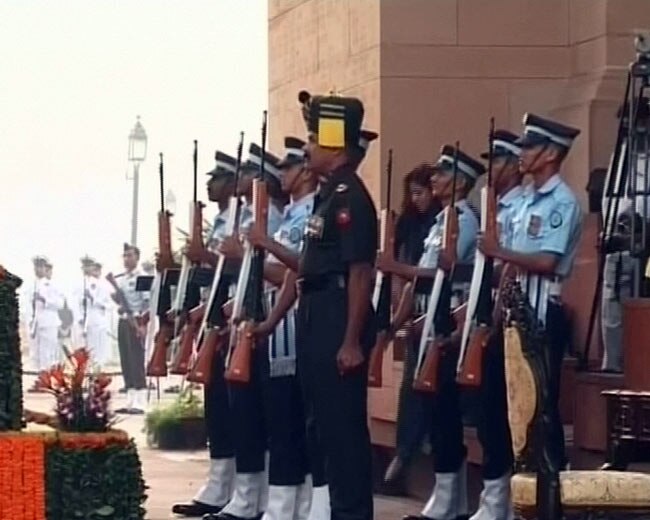 1962 भारत-चीन युद्धः शहीद हुए भारतीय जवानों को श्रद्धांजलि