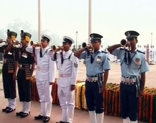 1962 भारत-चीन युद्धः शहीद हुए भारतीय जवानों को श्रद्धांजलि