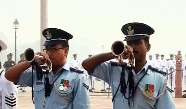 1962 भारत-चीन युद्धः शहीद हुए भारतीय जवानों को श्रद्धांजलि