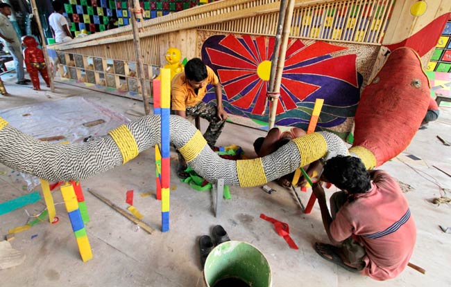 ढाक की थाप के साथ्‍ा शुरू हुई दुर्गा पूजा