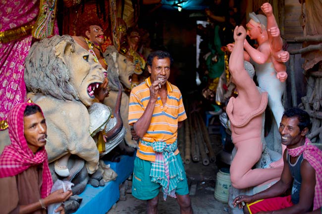ढाक की थाप के साथ्‍ा शुरू हुई दुर्गा पूजा