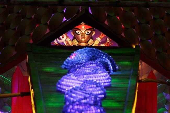 ढाक की थाप के साथ्‍ा शुरू हुई दुर्गा पूजा