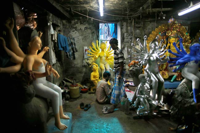 ढाक की थाप के साथ्‍ा शुरू हुई दुर्गा पूजा