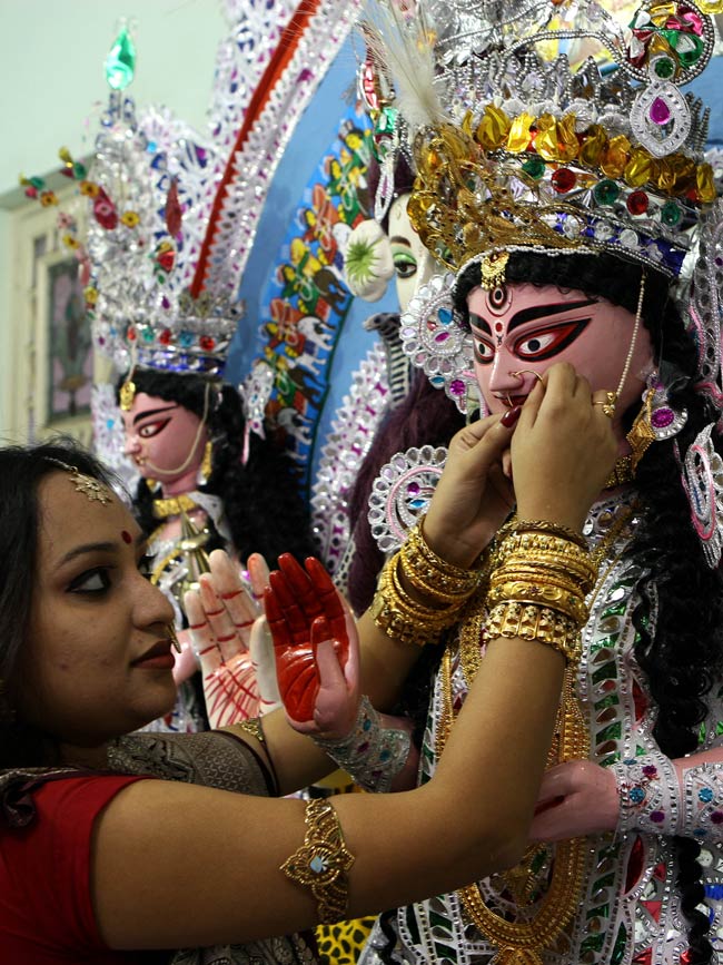 मां दुर्गा की भक्ति के रंग में रंगे श्रद्धालु