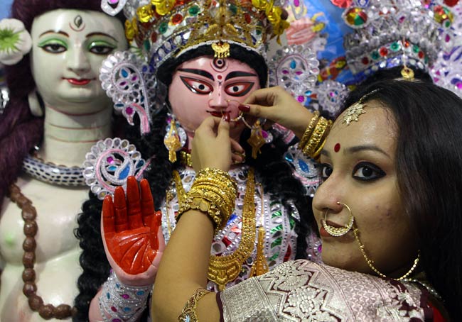 मां दुर्गा की भक्ति के रंग में रंगे श्रद्धालु