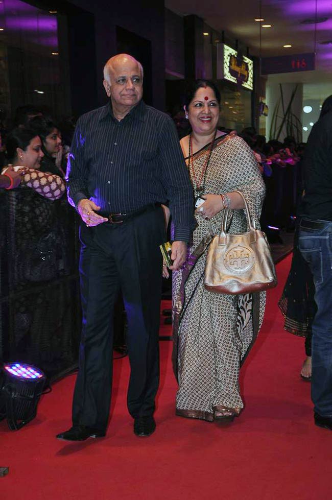 'इंग्लिश विंग्लिश' के प्रीमियर पर उमड़ा बॉलीवुड | फर्स्ट लुक