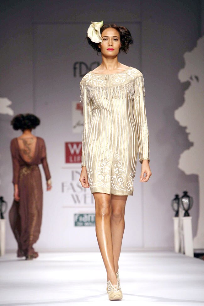 विल्स फैशन वीक के पहले दिन हसीनाओं का जलवा | हिट जोड़ी