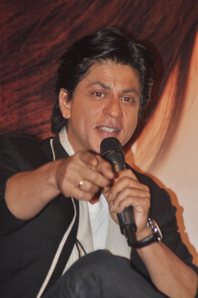 'जब तक है जान' के प्रमोशन में जुटे सितारे | फर्स्ट लुक