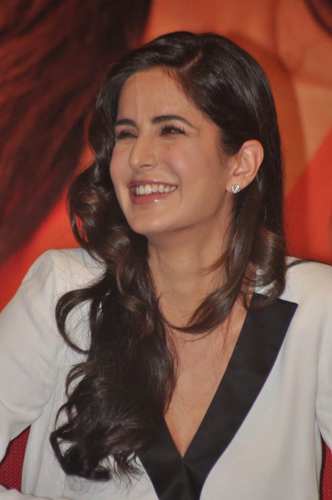 'जब तक है जान' के प्रमोशन में जुटे सितारे | फर्स्ट लुक