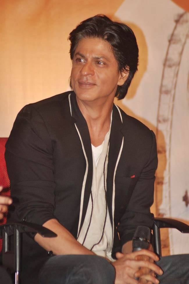 'जब तक है जान' के प्रमोशन में जुटे सितारे | फर्स्ट लुक