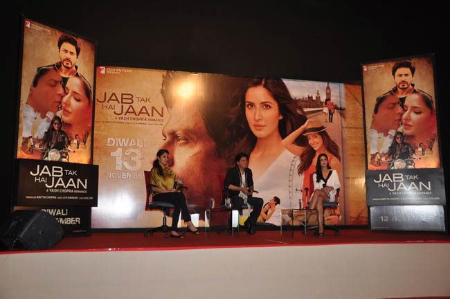 'जब तक है जान' के प्रमोशन में जुटे सितारे | फर्स्ट लुक