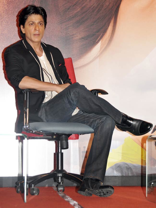 'जब तक है जान' के प्रमोशन में जुटे सितारे | फर्स्ट लुक