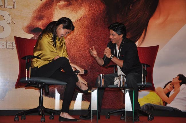 'जब तक है जान' के प्रमोशन में जुटे सितारे | फर्स्ट लुक