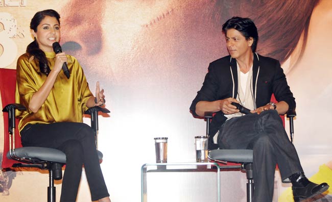 'जब तक है जान' के प्रमोशन में जुटे सितारे | फर्स्ट लुक