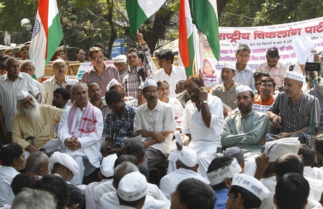 15 अक्टूबर 2012: तस्वीरों में दिनभर की बड़ी खबरें | पढ़ें