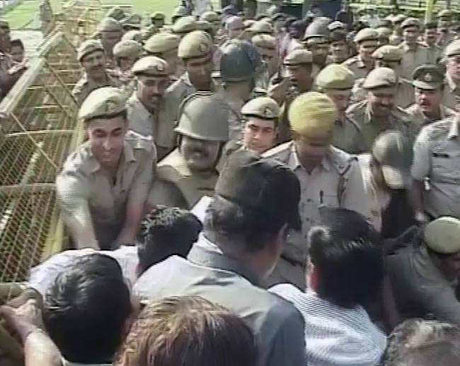 12 अक्टूबर 2012: तस्वीरों में दिनभर की बड़ी खबरें | पढ़ें