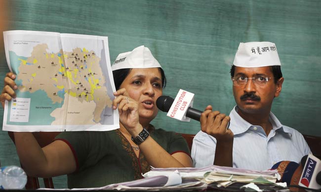 केजरीवाल ने लगाए नितिन गडकरी पर आरोप... | पढ़ें