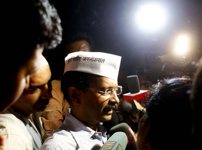 केजरीवाल ने लगाए नितिन गडकरी पर आरोप... | पढ़ें