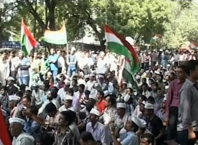 13 अक्टूबर 2012: तस्वीरों में दिनभर की बड़ी खबरें | पढ़ें