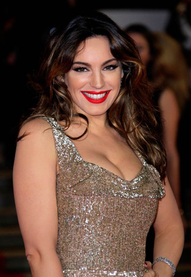 'स्‍काईफॉल' के प्रीमियर में छा गईं केली ब्रूक | बॉन्‍ड गर्ल टोनिया