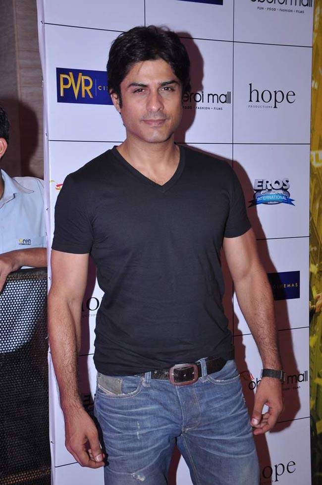 'इंग्लिश विंग्लिश' के प्रीमियर पर उमड़ा बॉलीवुड | फर्स्ट लुक