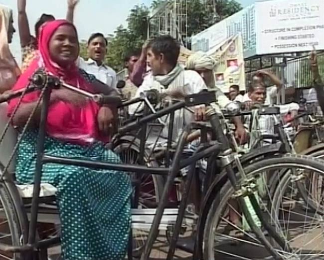 10 अक्टूबर 2012: तस्वीरों में दिनभर की बड़ी खबरें | पढ़ें