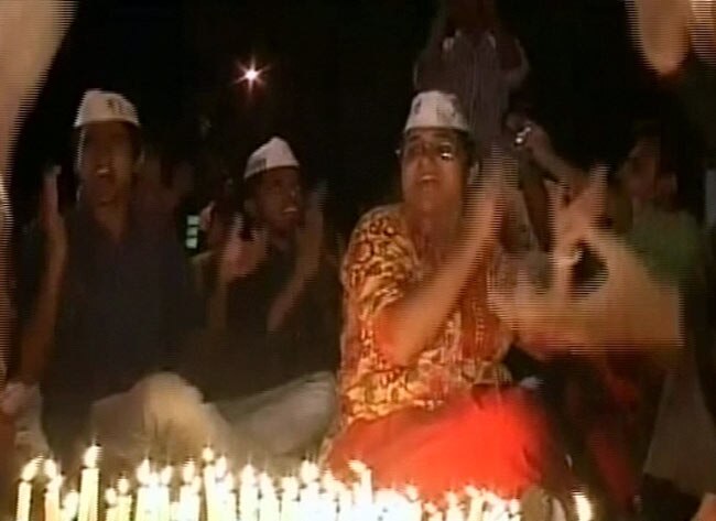 14 अक्टूबर 2012: तस्वीरों में दिनभर की बड़ी खबरें | पढ़ें