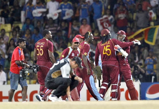 तस्वीरों में 01 अक्‍टूबर 2012 की बड़ी खबरें | पढ़ें