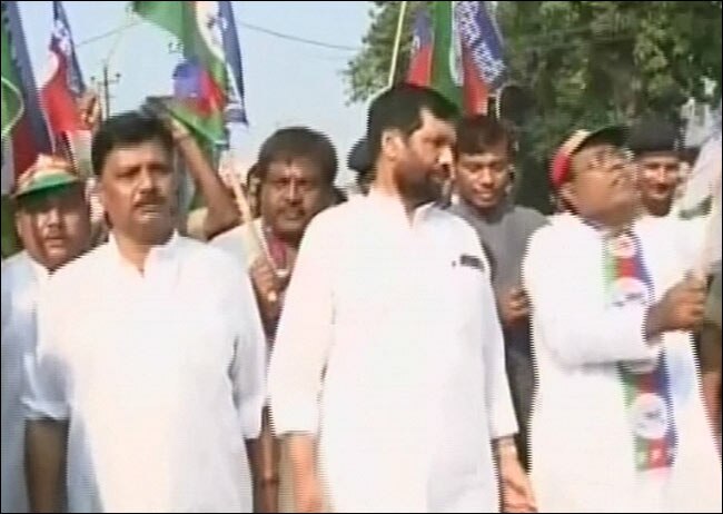 15 अक्टूबर 2012: तस्वीरों में दिनभर की बड़ी खबरें | पढ़ें