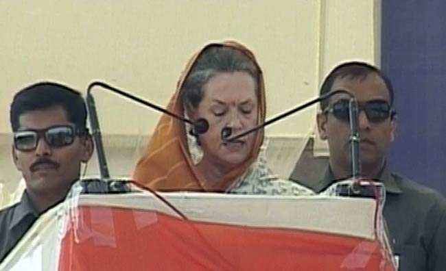 03 अक्टूबर 2012: तस्वीरों में दिनभर की बड़ी खबरें | पढ़ें