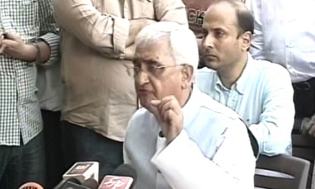 17 अक्टूबर 2012: तस्वीरों में दिनभर की बड़ी खबरें | पढ़ें