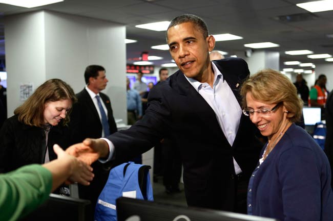 तूफान ने रोका ओबामा, रोमनी का चुनावी अभियान