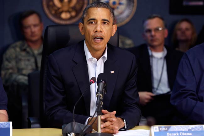 तूफान ने रोका ओबामा, रोमनी का चुनावी अभियान