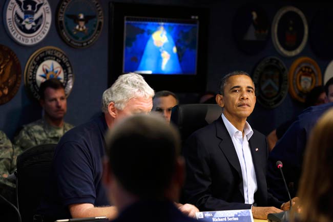 तूफान ने रोका ओबामा, रोमनी का चुनावी अभियान