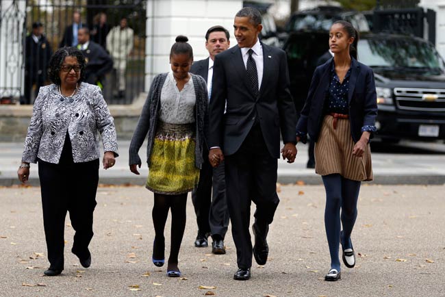 तूफान ने रोका ओबामा, रोमनी का चुनावी अभियान