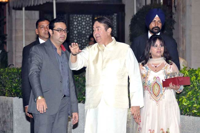 सैफ-करीना की पार्टी में सितारे... | शादी का एलबम