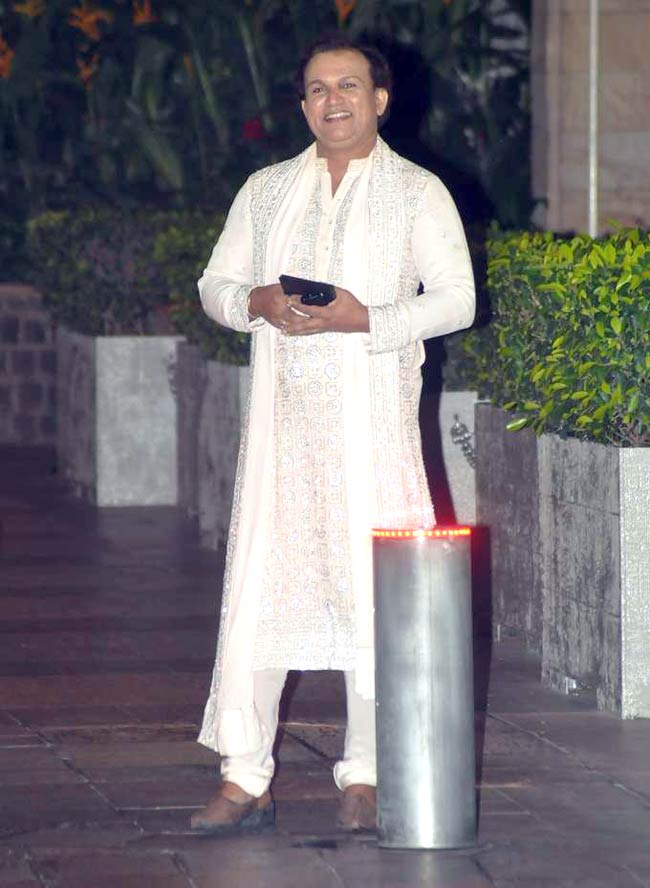 सैफ-करीना की पार्टी में सितारे... | शादी का एलबम