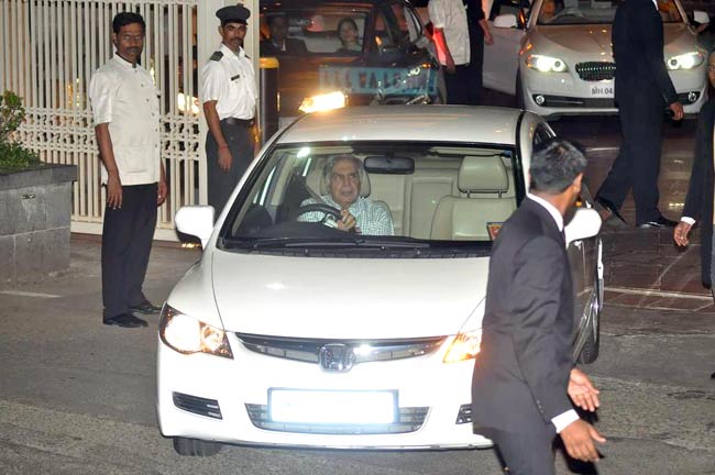 सैफ-करीना की पार्टी में सितारे... | शादी का एलबम