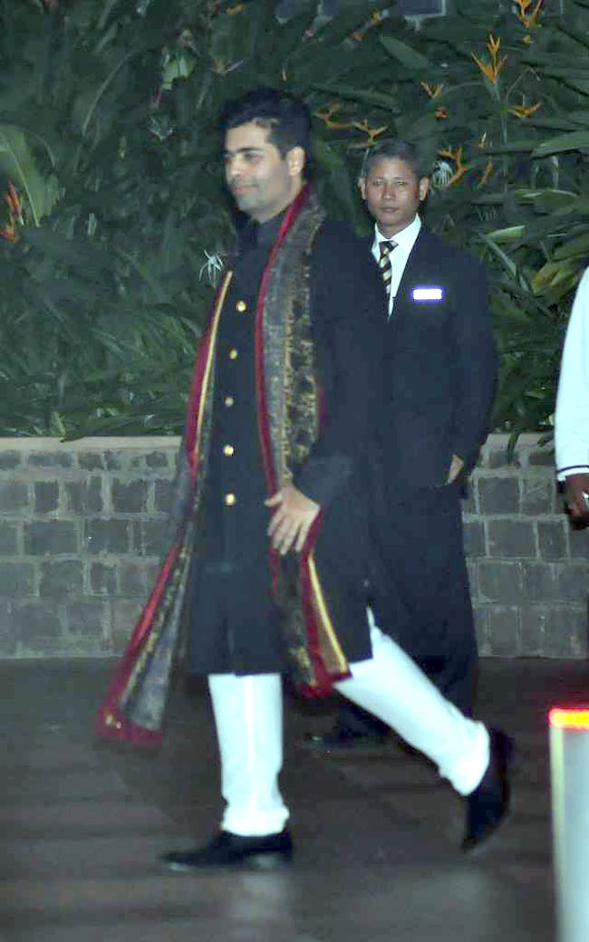 सैफ-करीना की पार्टी में सितारे... | शादी का एलबम