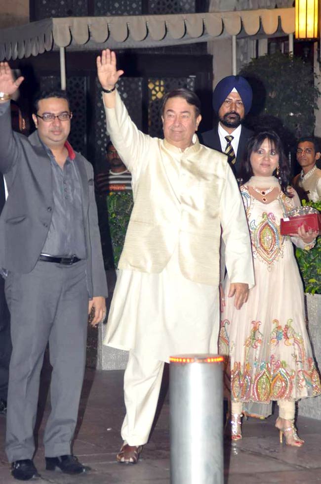 सैफ-करीना की पार्टी में सितारे... | शादी का एलबम