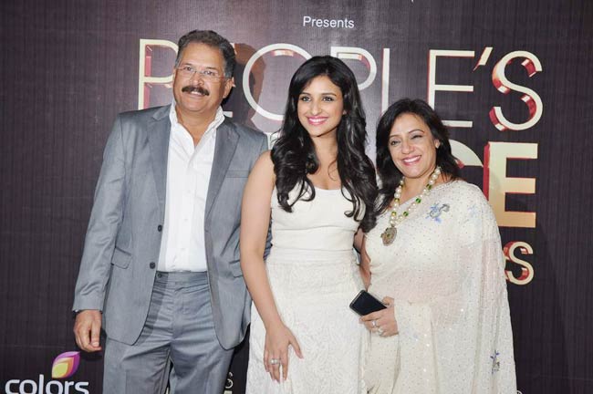 पीपुल्‍स च्‍वाइस अवार्ड में सितारों का मेला | ग्लैमर का तड़का