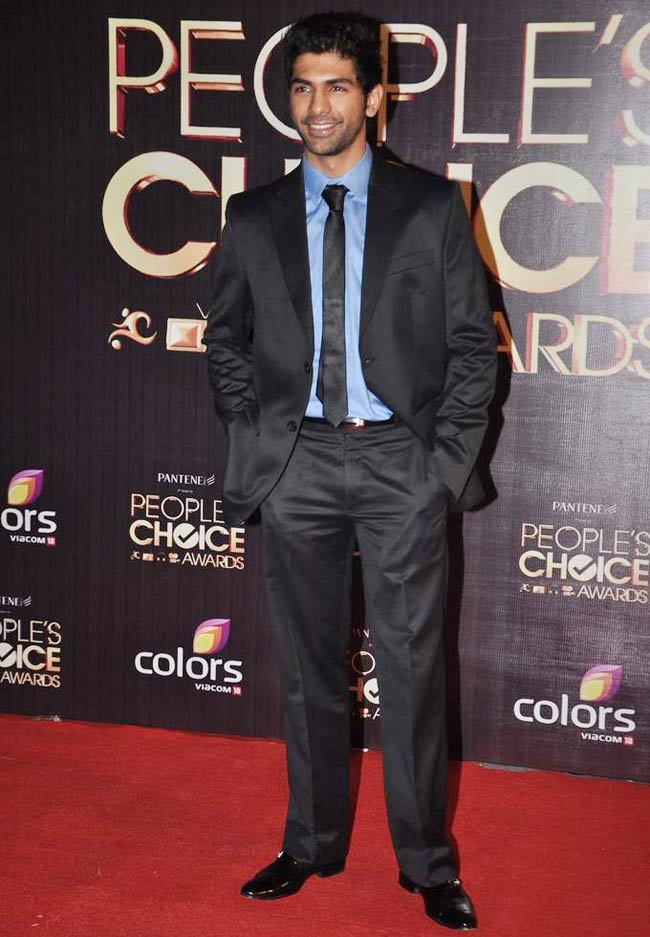 पीपुल्‍स च्‍वाइस अवार्ड में सितारों का मेला | ग्लैमर का तड़का