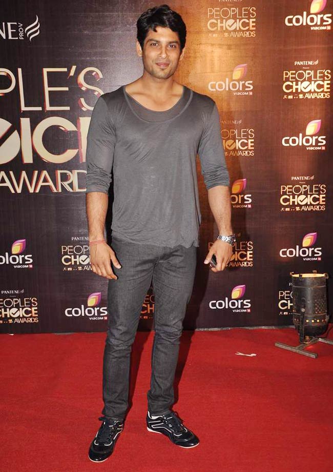 पीपुल्‍स च्‍वाइस अवार्ड में सितारों का मेला | ग्लैमर का तड़का