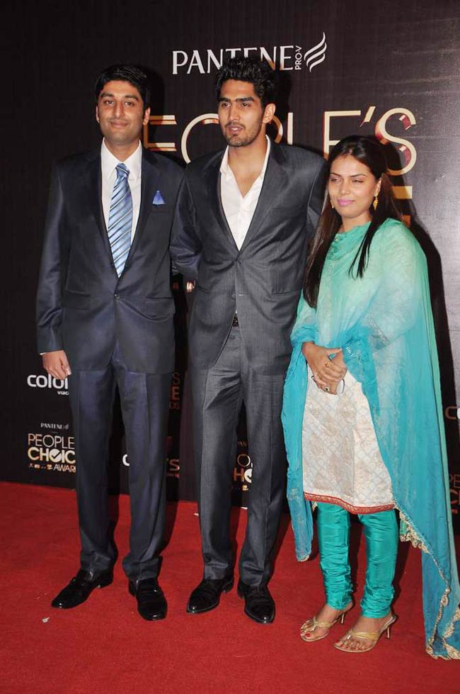 पीपुल्‍स च्‍वाइस अवार्ड में सितारों का मेला | ग्लैमर का तड़का